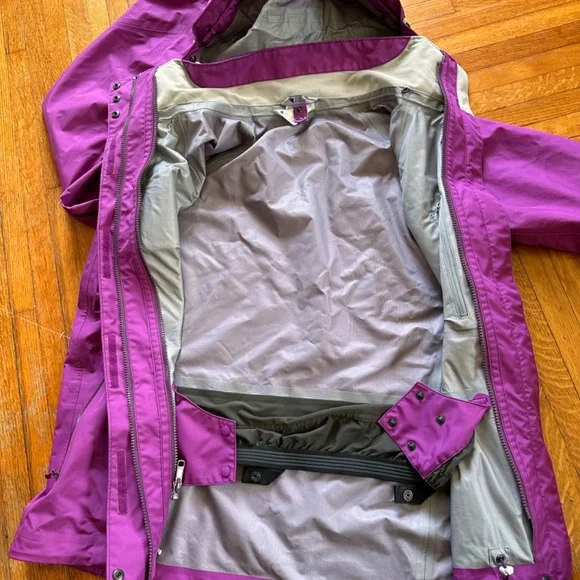 MEC waterproof shell jacket - Picture 2 of 6